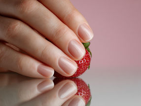 Fingernails as a mirror of nutrition